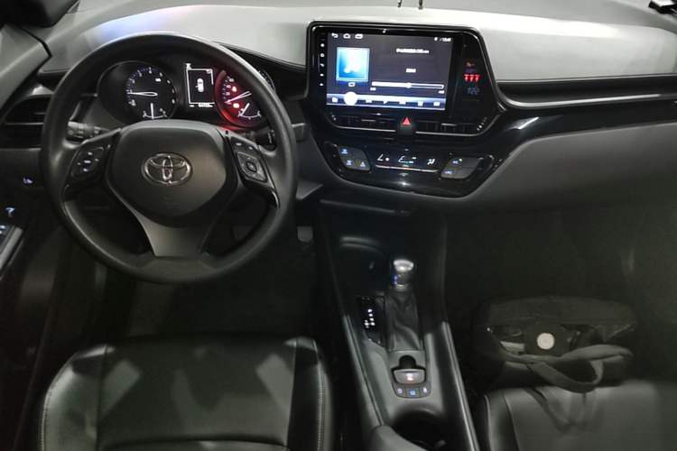 Used Toyota C-HR 2018 2.0L Elite Edition China V standard Center Console