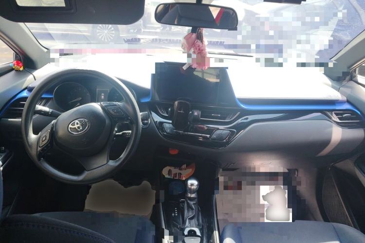Used Toyota C-HR 2018 2.0L Leading with Sunroof China VI Standard Center Console