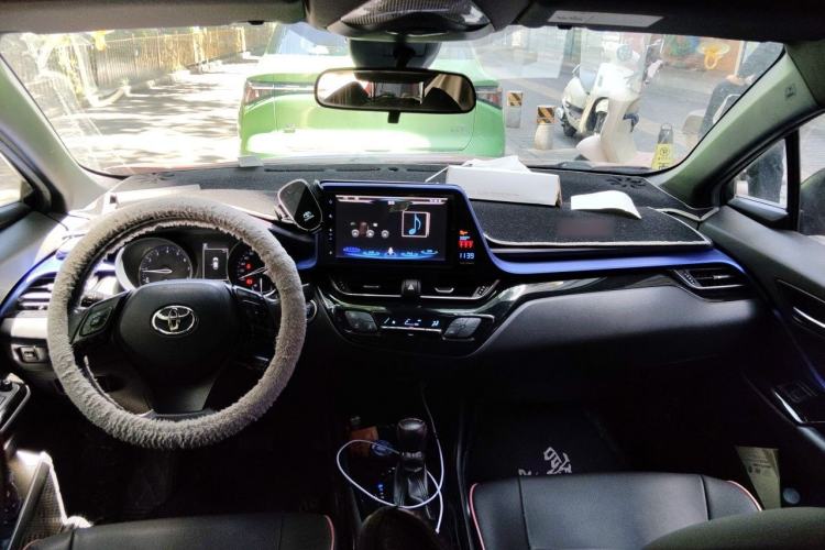 Used Toyota C-HR 2018 2.0L Leading Edition China V-standard Center Console