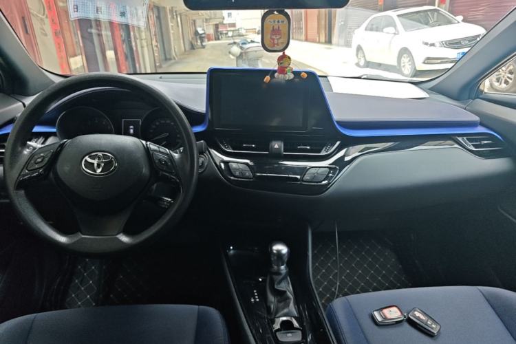 Used Toyota C-HR 2018 2.0L Leading with Sunroof China V Standard Center Console