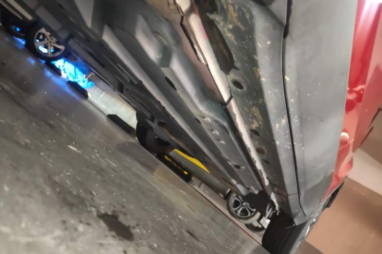 Used Toyota C-HR 2018 2.0L Leading with Sunroof China VI Standard Chassis Front Left