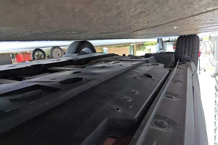 Used Toyota C-HR 2018 2.0L Leading with Sunroof China VI Standard Chassis Front Right