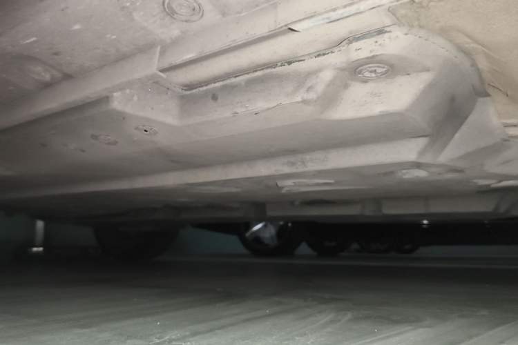 Used Toyota C-HR 2018 2.0L Leading with Sunroof China VI Standard Chassis Front Right