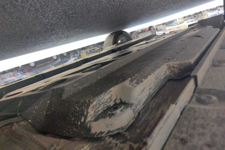 Used Toyota C-HR 2018 2.0L Leading with Sunroof China VI Standard Chassis Front Right