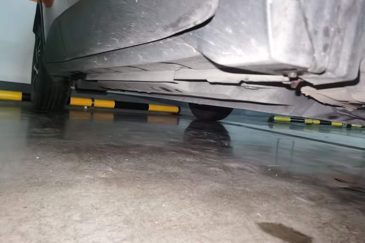 Used Toyota C-HR 2018 2.0L Luxury Sunroof Version China VI Standard Chassis Front Right