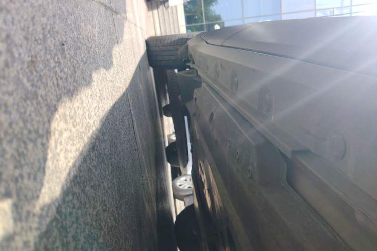 Used Toyota C-HR 2018 2.0L Leading with Sunroof China VI Standard Chassis Front Right