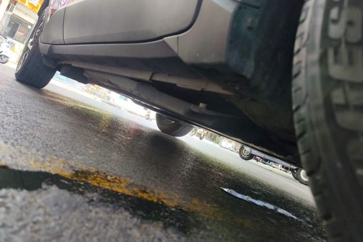 Used Toyota C-HR 2018 2.0L Leading with Sunroof China VI Standard Chassis Front Right