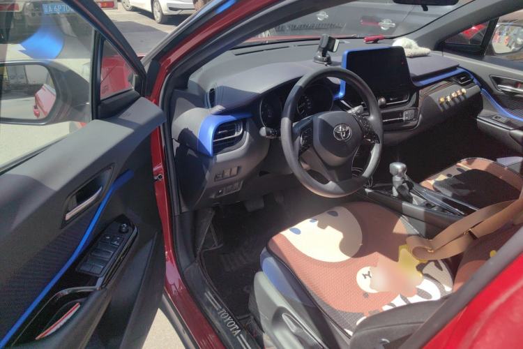 Used Toyota C-HR 2018 2.0L Leading with Sunroof China VI Standard Driver Seat