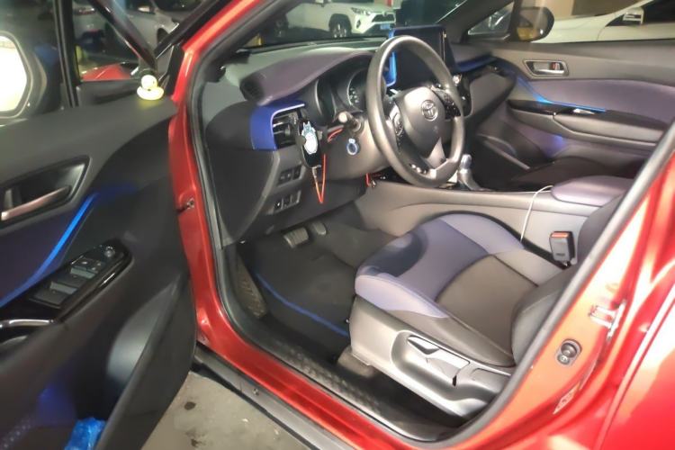 Used Toyota C-HR 2018 2.0L Leading with Sunroof China VI Standard Driver Seat
