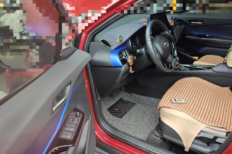 Used Toyota C-HR 2018 2.0L Luxury Sunroof Version China VI Standard Driver Seat
