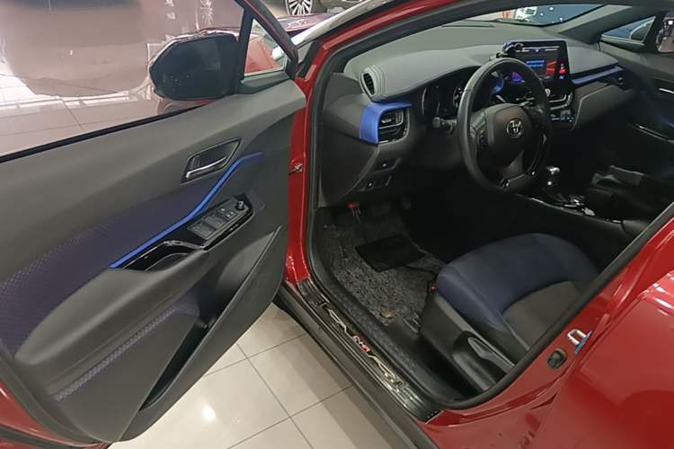 Used Toyota C-HR 2018 2.0L Luxury Edition China V Standard Driver Seat