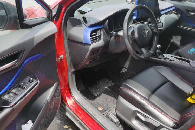 Used Toyota C-HR 2018 2.0L Leading with Sunroof China VI Standard Driver Seat