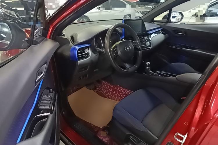 Used Toyota C-HR 2018 2.0L Leading with Sunroof China VI Standard Driver Seat