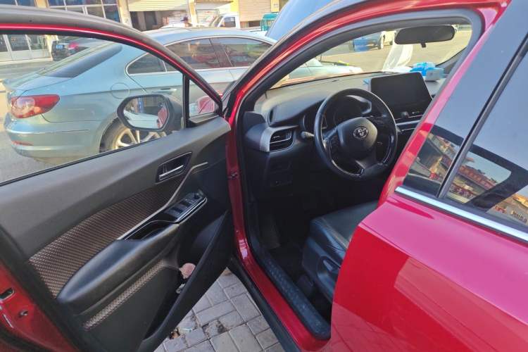 Used Toyota C-HR 2018 2.0L Flagship Edition China VI Standard Driver Seat