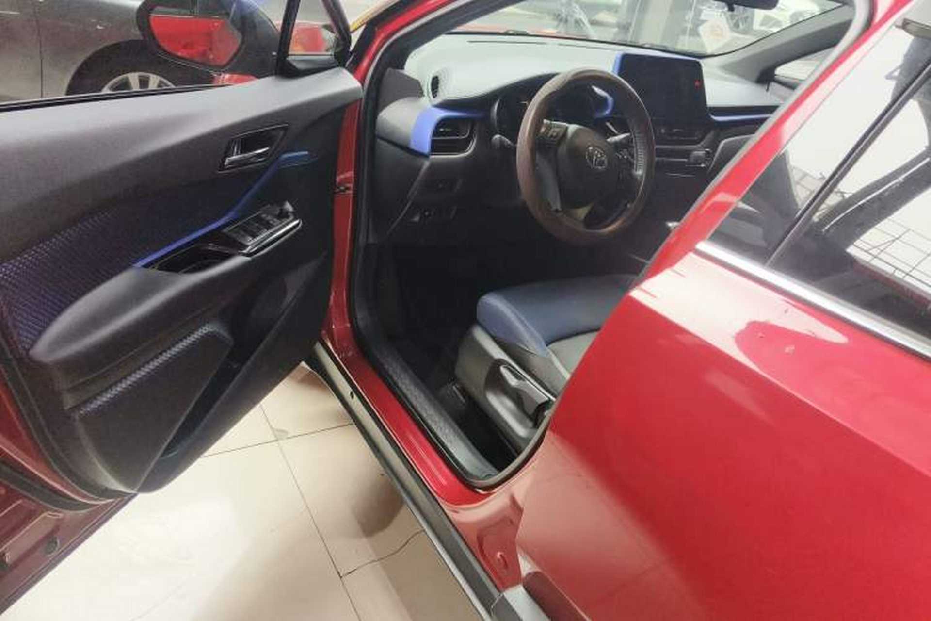 Used Toyota C-HR 2018 2.0L Luxury Edition China VI Standard Driver Seat