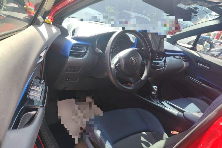 Used Toyota C-HR 2018 2.0L Leading with Sunroof China VI Standard Driver Seat