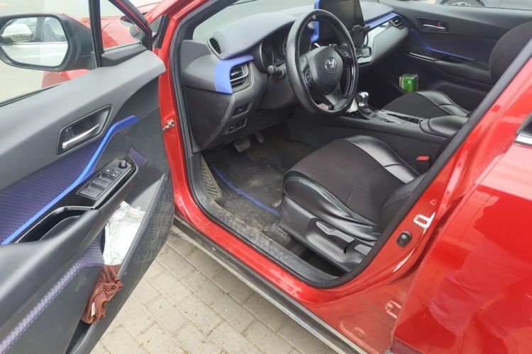 Used Toyota C-HR 2018 2.0L Luxury Edition China VI Standard Driver Seat