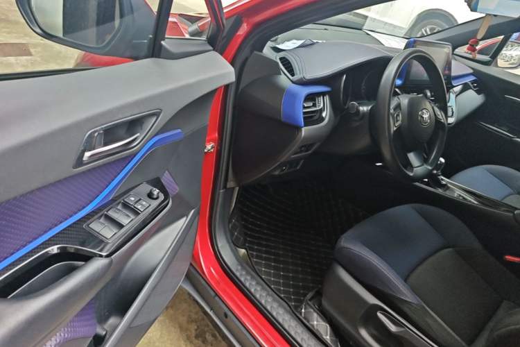 Used Toyota C-HR 2018 2.0L Leading with Sunroof China V Standard Driver Seat