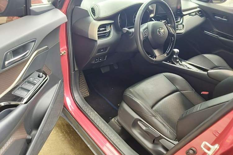 Used Toyota C-HR 2018 2.0L Flagship Version China V Standard Driver Seat