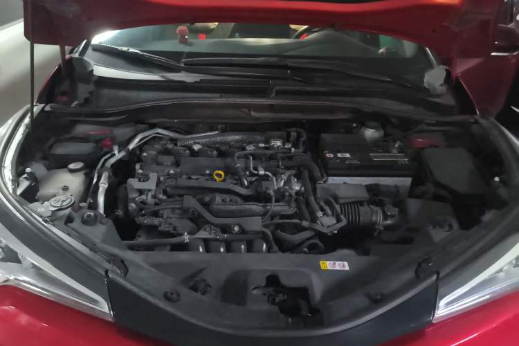 Used Toyota C-HR 2018 2.0L Leading with Sunroof China VI Standard Engine Bay