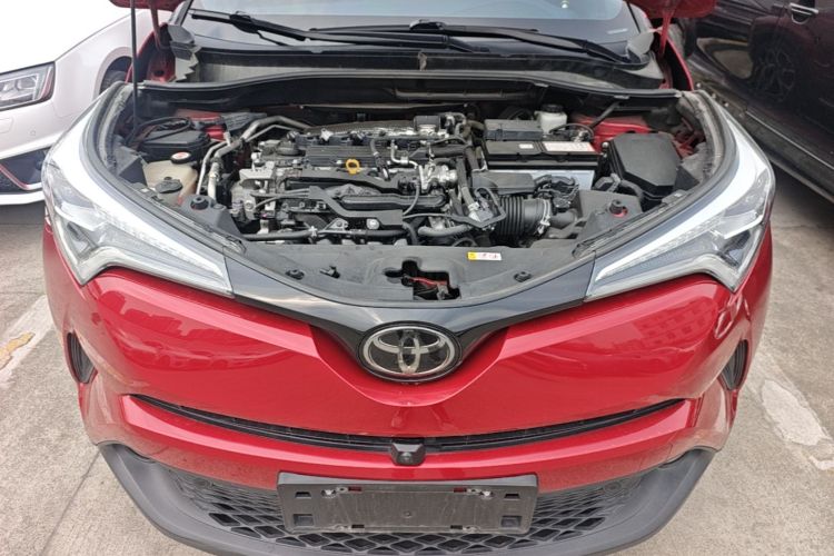 Used Toyota C-HR 2018 2.0L Luxury Sunroof Version China VI Standard Engine Bay