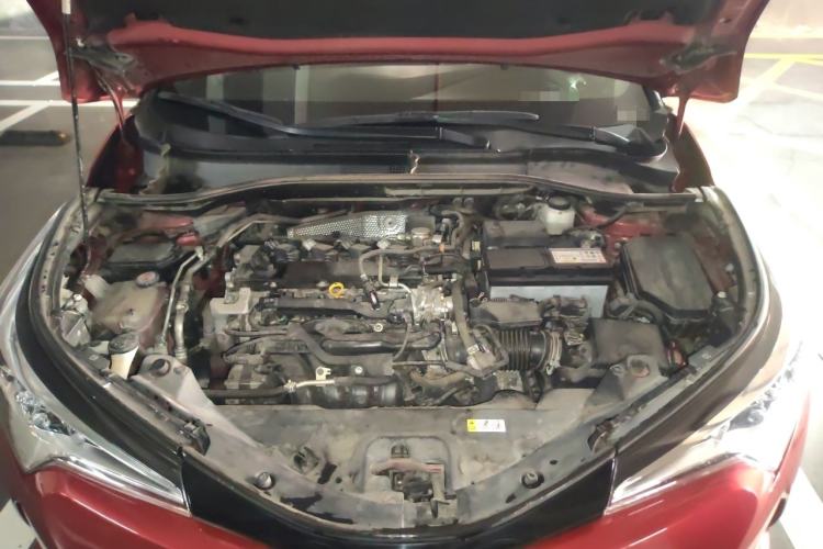 Used Toyota C-HR 2018 2.0L Leading with Sunroof China VI Standard Engine Bay
