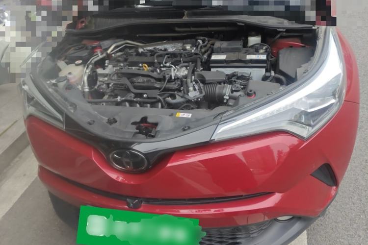 Used Toyota C-HR 2018 2.0L Luxury Sunroof Version China VI Standard Engine Bay