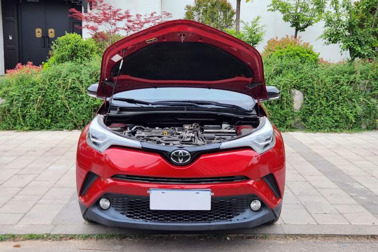 Used Toyota C-HR 2018 2.0L Luxury Sunroof Version China VI Standard Engine Bay
