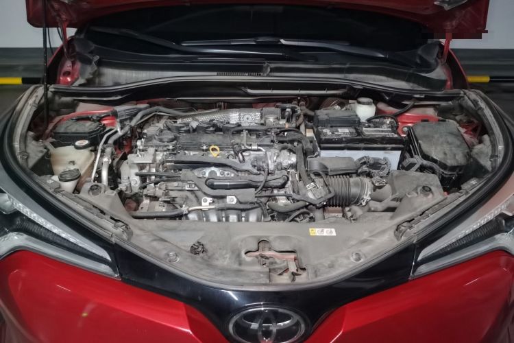 Used Toyota C-HR 2018 2.0L Luxury Sunroof Version China VI Standard Engine Bay