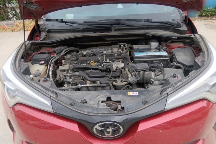 Used Toyota C-HR 2018 2.0L Luxury Sunroof Version China VI Standard Engine Bay