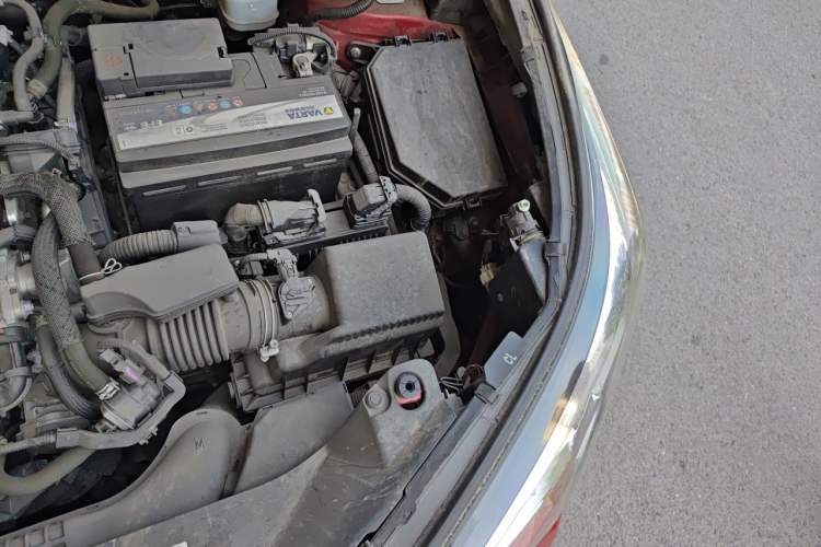 Used Toyota C-HR 2018 2.0L Leading with Sunroof China VI Standard Engine Bay Left