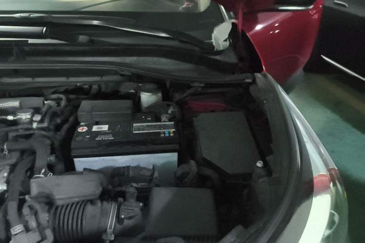 Used Toyota C-HR 2018 2.0L Leading with Sunroof China VI Standard Engine Bay Left