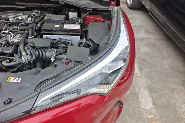 Used Toyota C-HR 2018 2.0L Luxury Sunroof Version China VI Standard Engine Bay Left