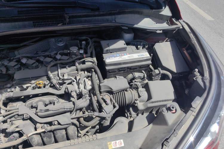 Used Toyota C-HR 2018 2.0L Leading with Sunroof China VI Standard Engine Bay Left