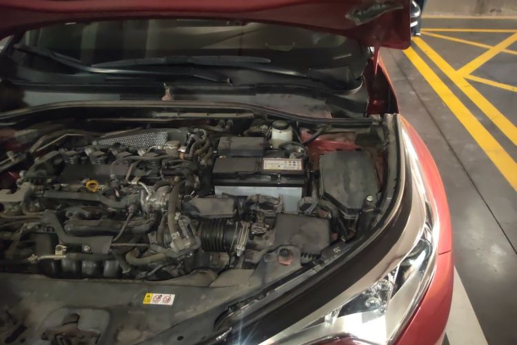Used Toyota C-HR 2018 2.0L Leading with Sunroof China VI Standard Engine Bay Left