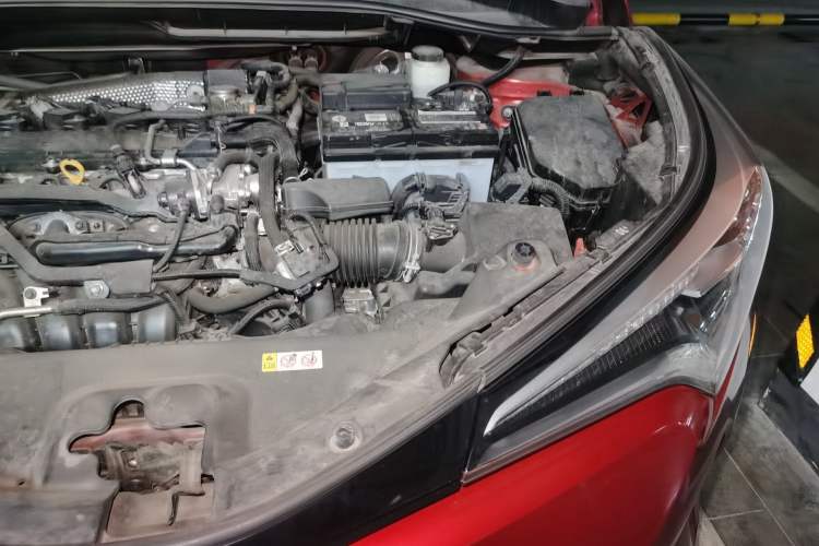 Used Toyota C-HR 2018 2.0L Luxury Sunroof Version China VI Standard Engine Bay Left