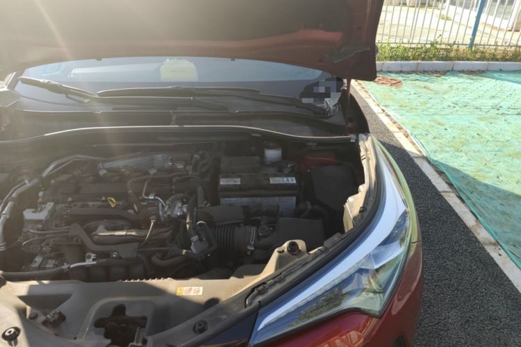 Used Toyota C-HR 2018 2.0L Luxury Sunroof Version China V Emission Standard Engine Bay Left