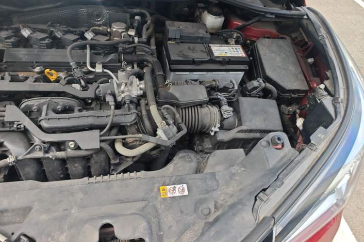 Used Toyota C-HR 2018 2.0L Leading with Sunroof China VI Standard Engine Bay Left