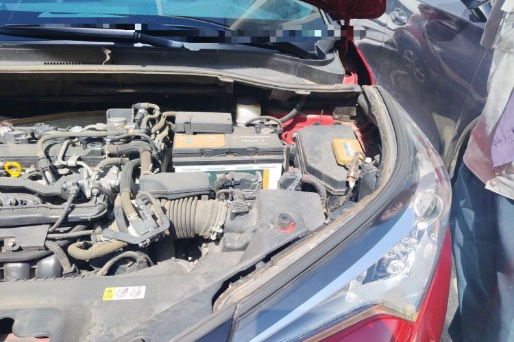 Used Toyota C-HR 2018 2.0L Leading with Sunroof China VI Standard Engine Bay Left