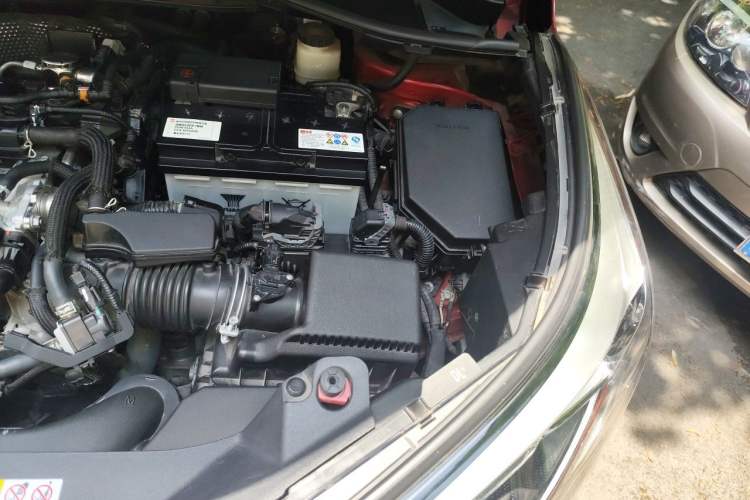 Used Toyota C-HR 2018 2.0L Flagship Sunroof Version China VI Standard Engine Bay Left