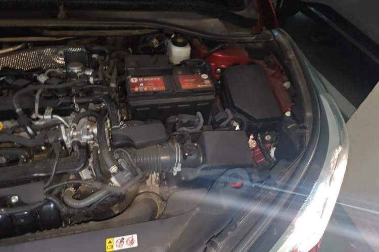Used Toyota C-HR 2018 2.0L Leading with Sunroof China VI Standard Engine Bay Left