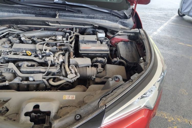 Used Toyota C-HR 2018 2.0L Leading with Sunroof China VI Standard Engine Bay Left