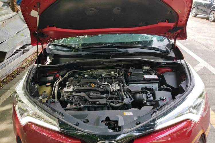Used Toyota C-HR 2018 2.0L Luxury Sunroof Version China VI Standard Engine Bay