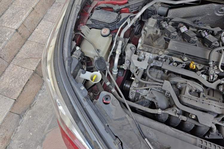 Used Toyota C-HR 2018 2.0L Leading with Sunroof China VI Standard Engine Bay Right