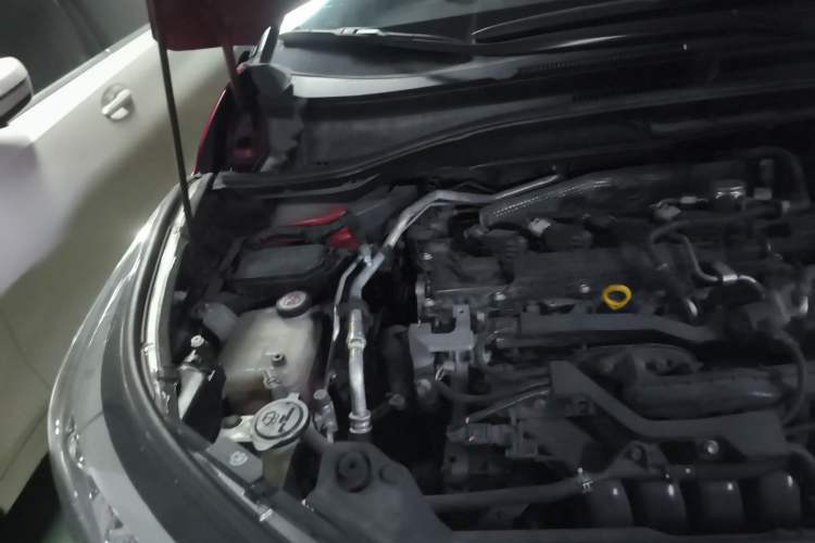 Used Toyota C-HR 2018 2.0L Leading with Sunroof China VI Standard Engine Bay Right