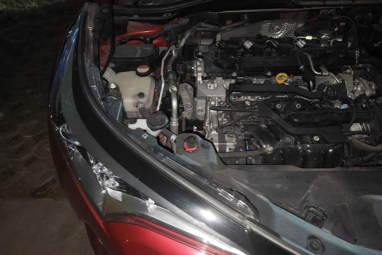 Used Toyota C-HR 2018 2.0L Leading Edition China VI Engine Bay Right