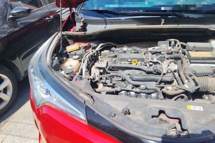 Used Toyota C-HR 2018 2.0L Leading with Sunroof China VI Standard Engine Bay Right