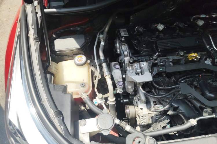 Used Toyota C-HR 2018 2.0L Flagship Sunroof Version China VI Standard Engine Bay Right