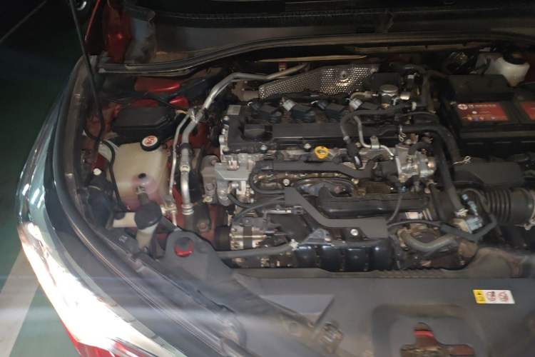 Used Toyota C-HR 2018 2.0L Leading with Sunroof China VI Standard Engine Bay Right