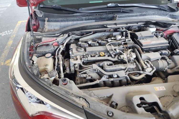 Used Toyota C-HR 2018 2.0L Leading with Sunroof China VI Standard Engine Bay Right
